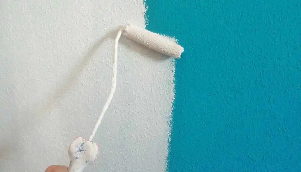  Capes de pintura a una paret