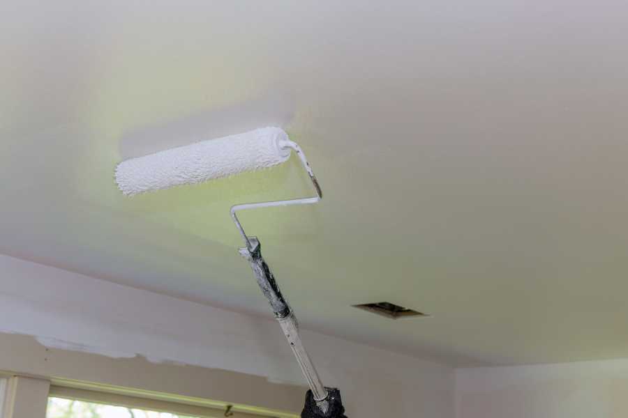 pintar un techo con rodillo