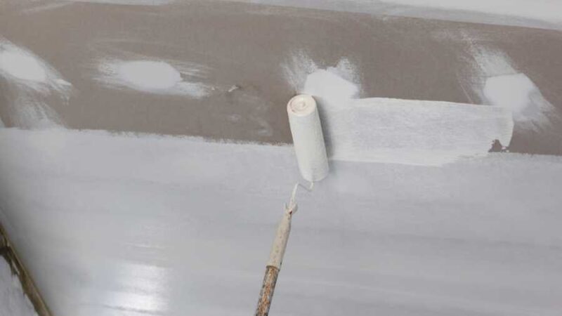 pintar un techo con rodillo